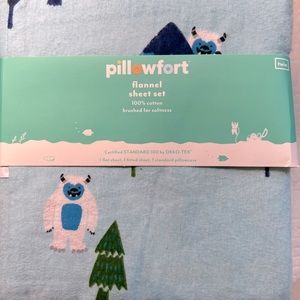 Twin size flannel sheet set.